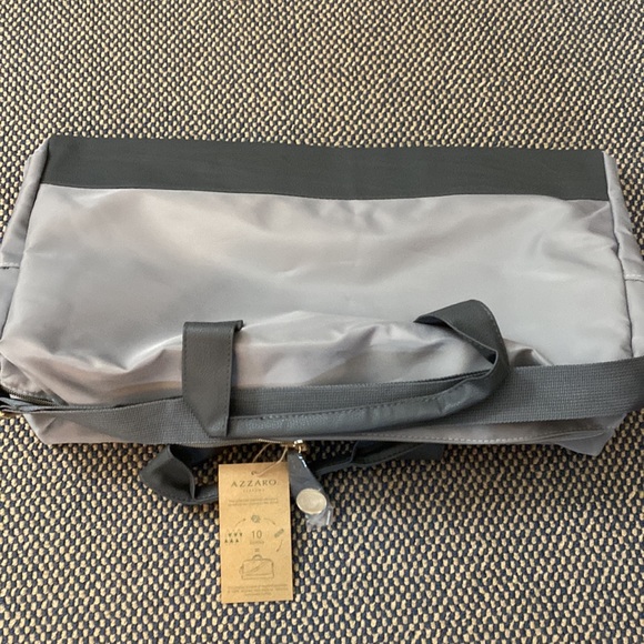 New Azzaro nylon weekend tote with 3 perfume samples. Dolce 0.25 oz and 2 minis - Picture 7 of 14